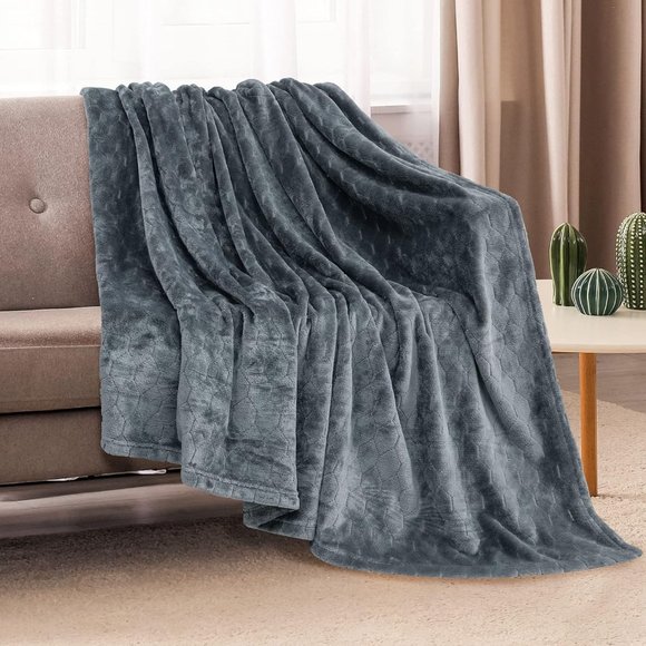 50" x 60" Grey Soft Fluffy Geometric Pattern Comfy Microfiber Flannel Blankets - Picture 2 of 6